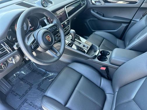 Jet Black Metallic 2026 Porsche Macan Macan