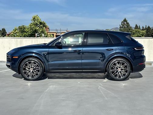 ALGARVE BLUE 2026 Porsche Cayenne Cayenne E-Hybrid