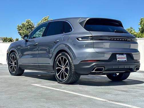 VANADIUM GREY 2026 Porsche Cayenne Cayenne E-Hybrid