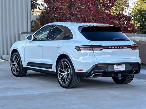 2026 Porsche Macan 