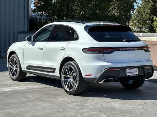 2026 Porsche Macan 
