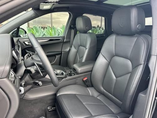 2025 Porsche Macan T