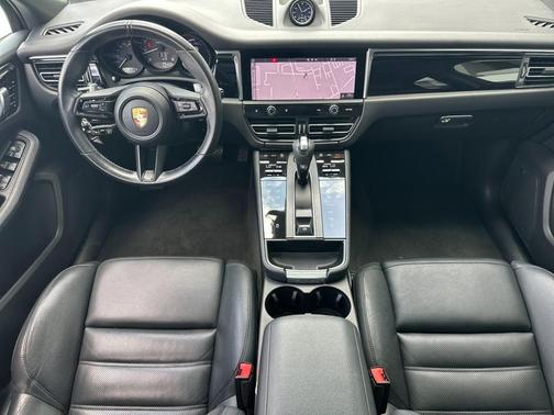 Volcano Grey Metallic 2023 Porsche Macan Macan