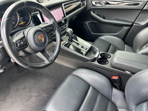 Volcano Grey Metallic 2023 Porsche Macan Macan
