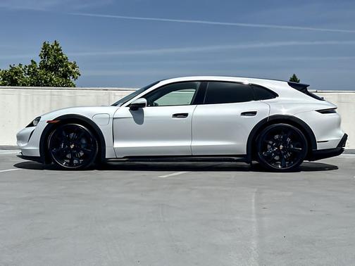 Carrara White Metallic 2023 Porsche Taycan 4