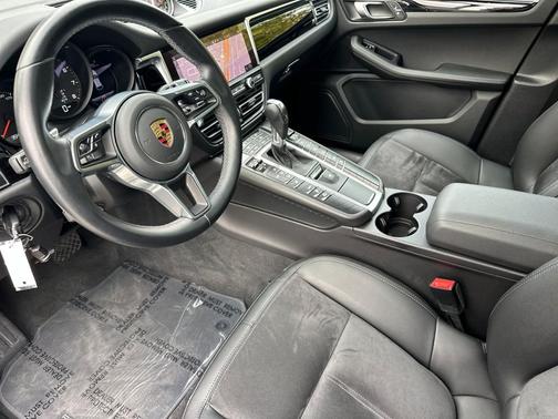 2021 Porsche Macan 