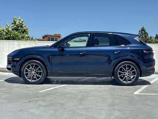 Algarve Blue Metallic 2024 Porsche Cayenne Cayenne