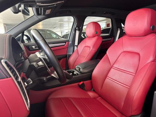 2023 Porsche Cayenne Platinum Edition