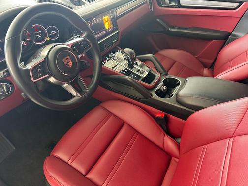 2023 Porsche Cayenne Platinum Edition