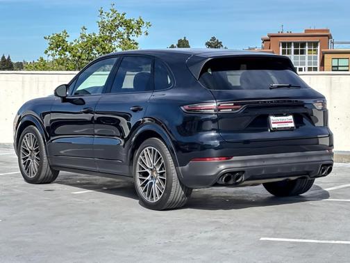 2023 Porsche Cayenne Platinum Edition