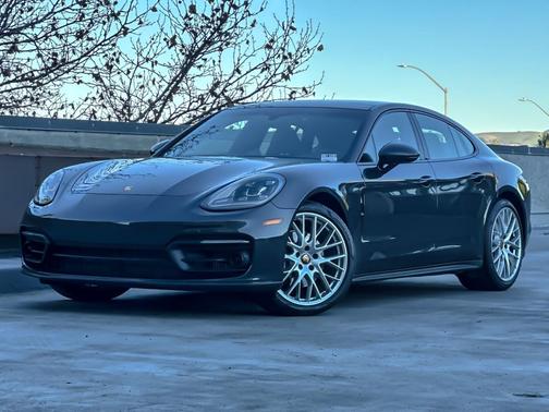 2023 Porsche Panamera 
