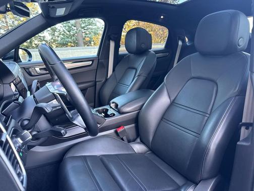 2022 Porsche Cayenne Platinum Edition