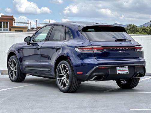 GENTIAN BLUE 2026 Porsche Macan Macan