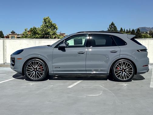 Arctic Grey 2026 Porsche Cayenne GTS