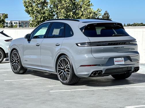 Arctic Grey 2026 Porsche Cayenne GTS