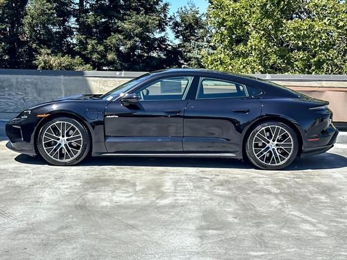 2025 Porsche Taycan 4
