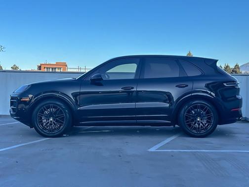 2025 Porsche Cayenne GTS