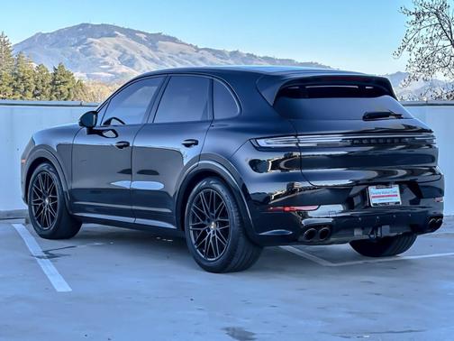 2025 Porsche Cayenne GTS
