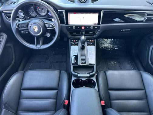 Volcano Grey Metallic 2026 Porsche Macan Macan