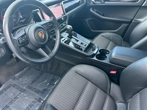 2023 Porsche Macan T