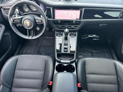2023 Porsche Macan T