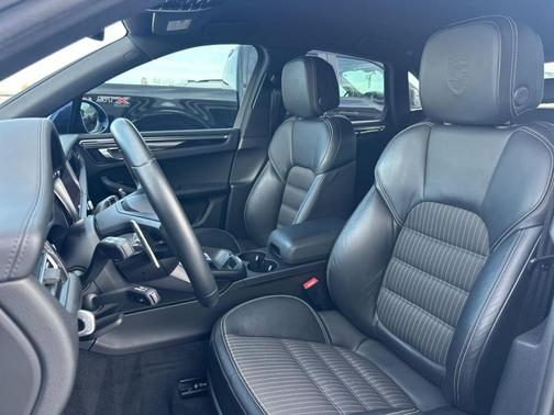 2023 Porsche Macan T