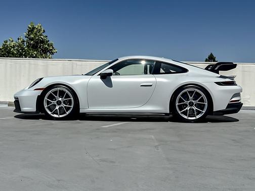 Carrara White Metallic 2022 Porsche 911 GT3