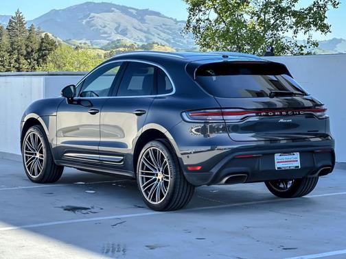 2025 Porsche Macan 