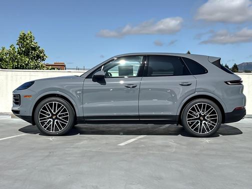 Arctic Grey 2026 Porsche Cayenne Cayenne