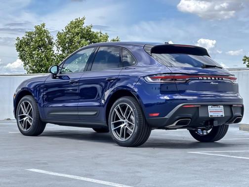 GENTIAN BLUE 2026 Porsche Macan Macan
