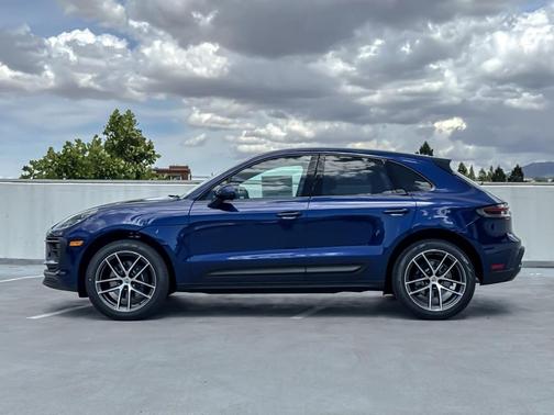 GENTIAN BLUE 2026 Porsche Macan Macan