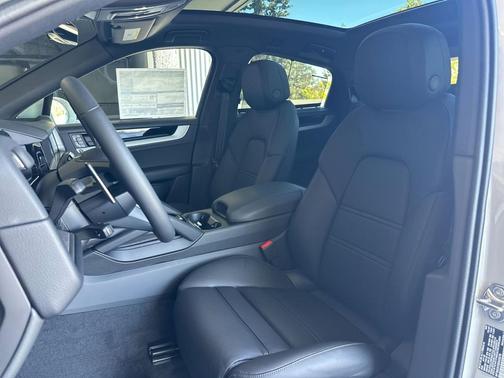 2025 Porsche Cayenne Coupe
