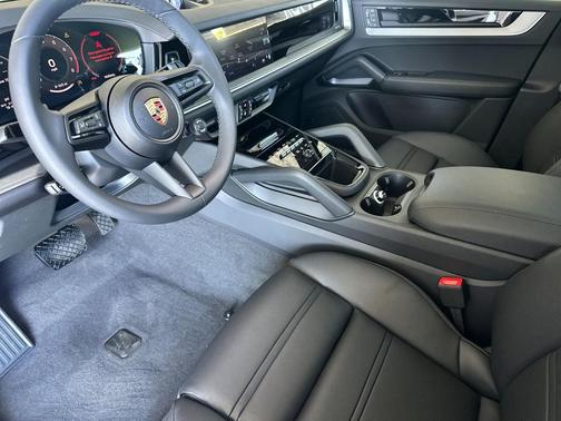 2025 Porsche Cayenne Coupe