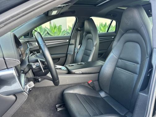 2022 Porsche Panamera Platinum Edition