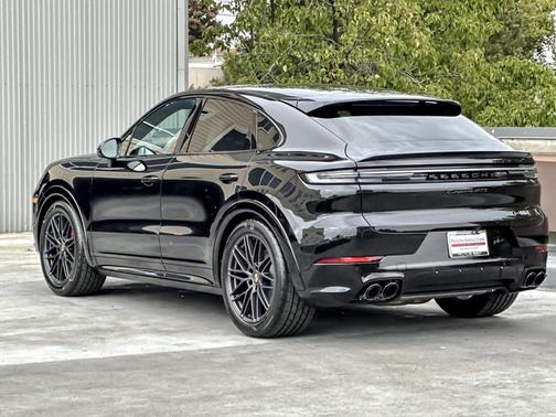2026 Porsche Cayenne GTS