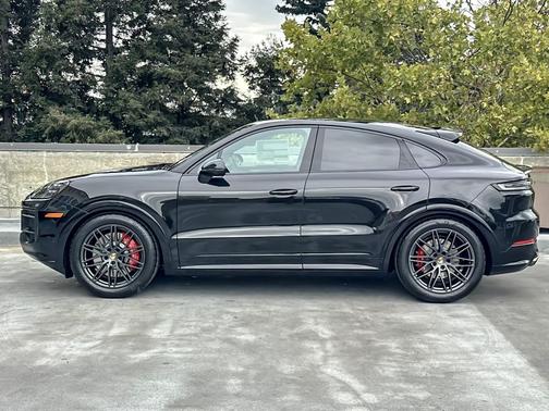 2026 Porsche Cayenne GTS