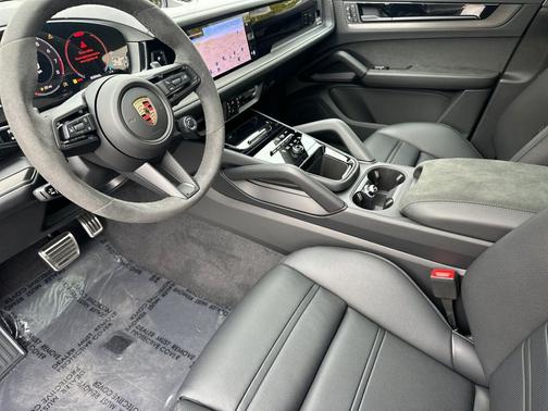 2026 Porsche Cayenne GTS