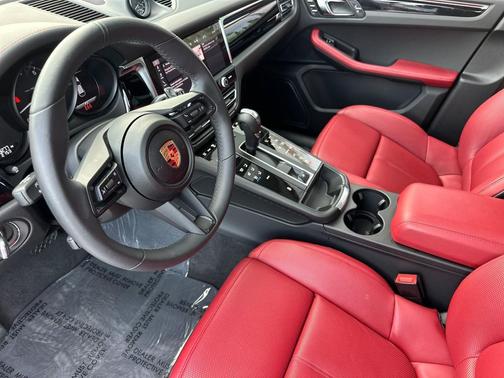2025 Porsche Macan 
