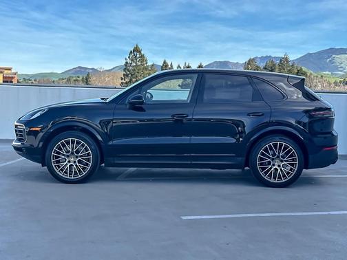 2023 Porsche Cayenne Platinum Edition