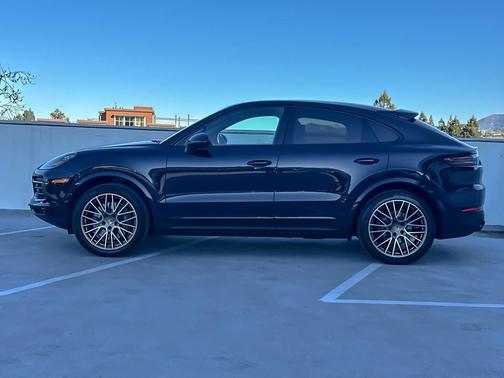 2022 Porsche Cayenne Platinum Edition