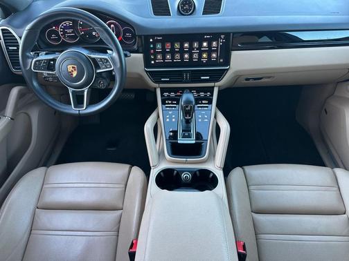 2022 Porsche Cayenne Platinum Edition