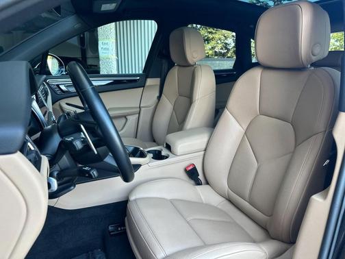 2024 Porsche Macan T