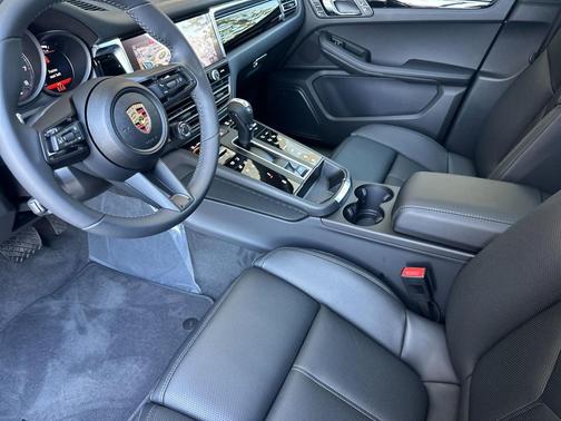 2025 Porsche Macan T