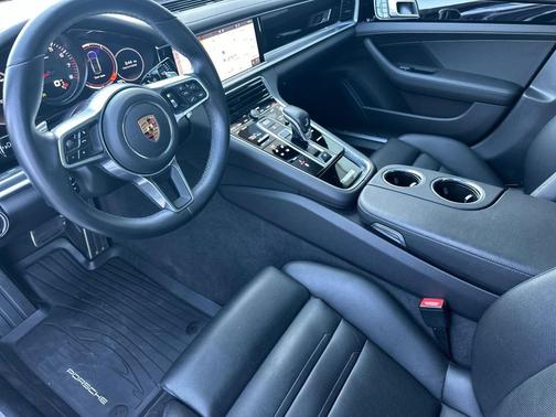 2018 Porsche Panamera 4S