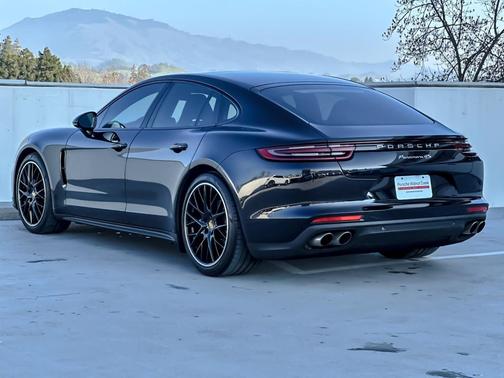 2018 Porsche Panamera 4S