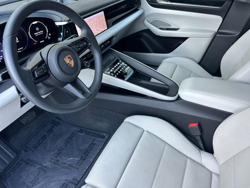 2025 Porsche Macan Electric