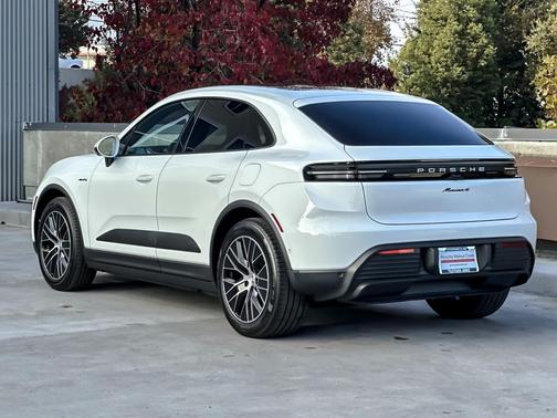 2025 Porsche Macan 4