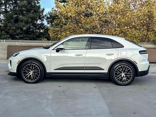 2025 Porsche Macan 4