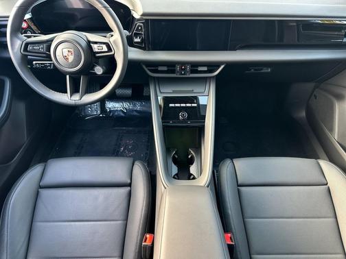 2025 Porsche Macan 4