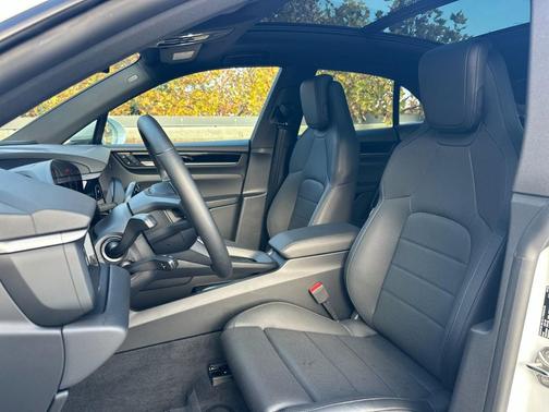 2025 Porsche Macan 4